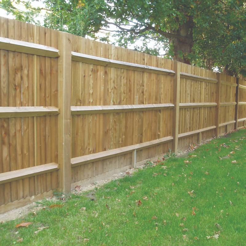 Feather edge closeboard fencing